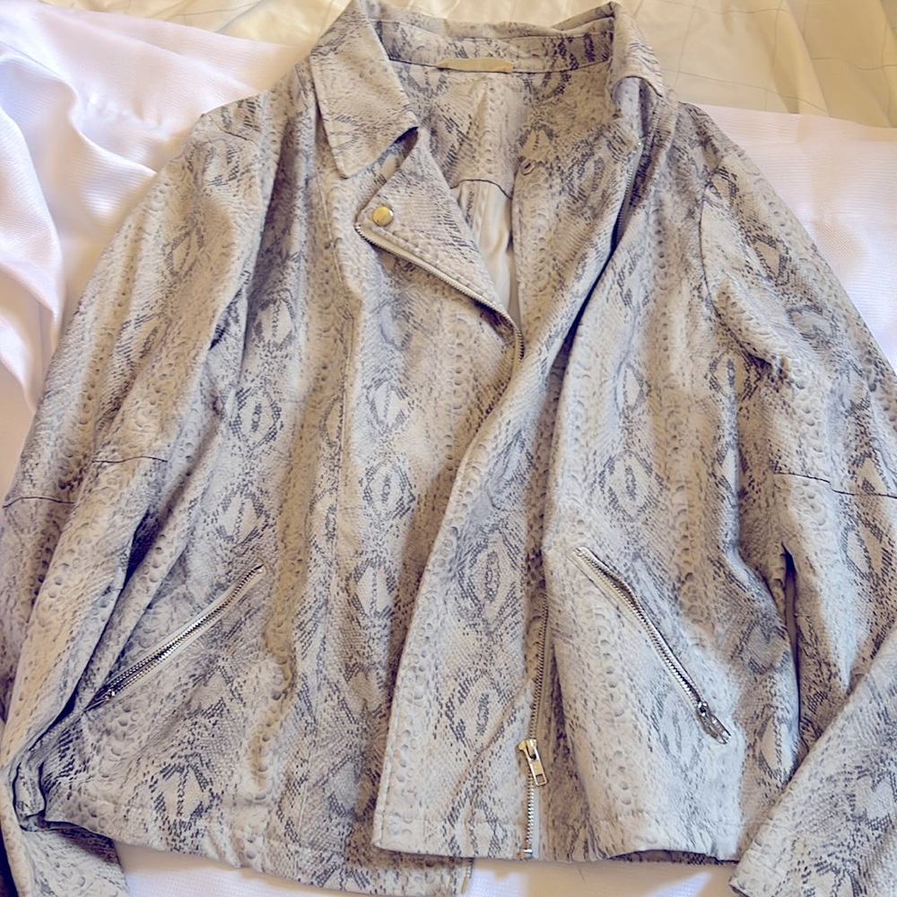 Snake skin lightweight bomber style jacket. Arula/A Beautiful Soul. Size 3XL